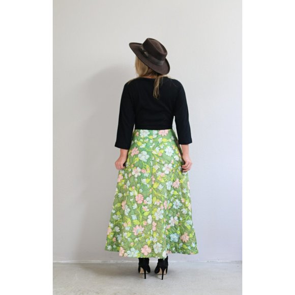 1960's Quilted Hostess Dress // Women's Size Small to Medium // Party Dress - Picture 5 of 9